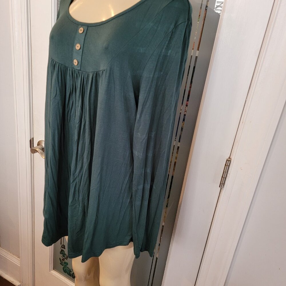 Green Mock Henley Long Sleeve Round Neckline Baby Doll Blouse - Picture 2 of 11